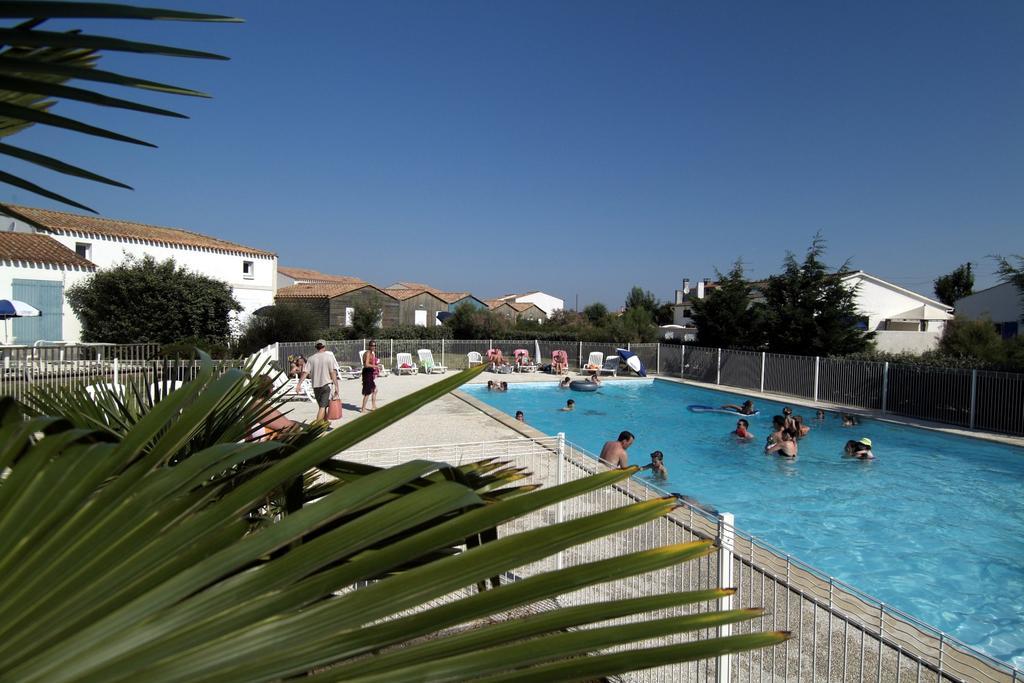Résidence Odalys Le Village des Amareyeurs Le Château-dʼOléron Exterior foto