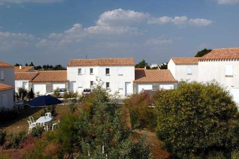 Résidence Odalys Le Village des Amareyeurs Le Château-dʼOléron Exterior foto