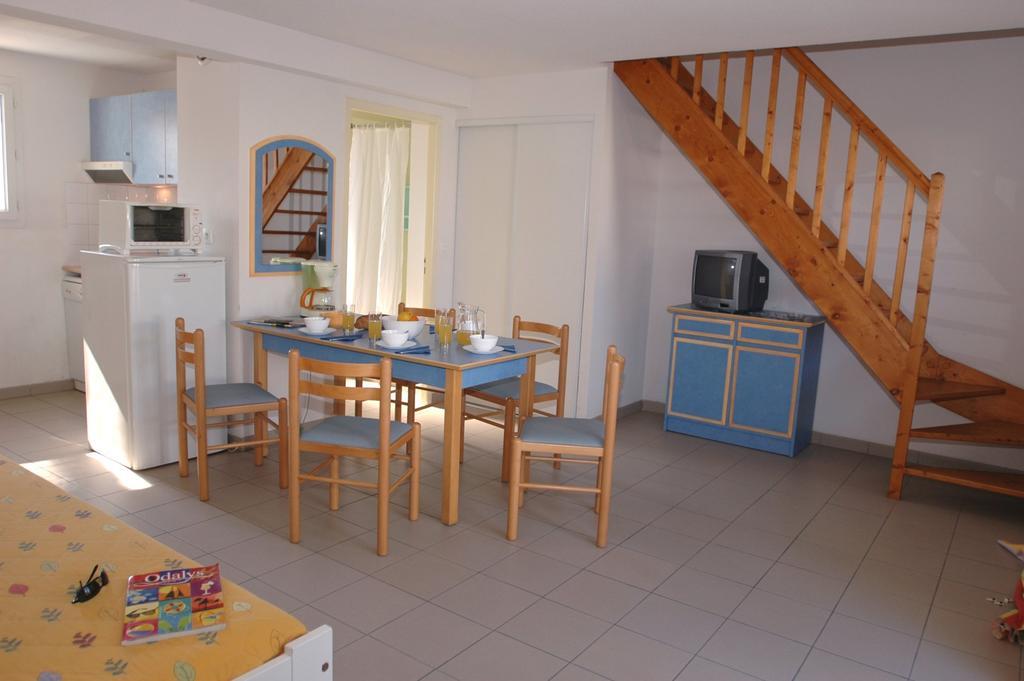 Résidence Odalys Le Village des Amareyeurs Le Château-dʼOléron Exterior foto