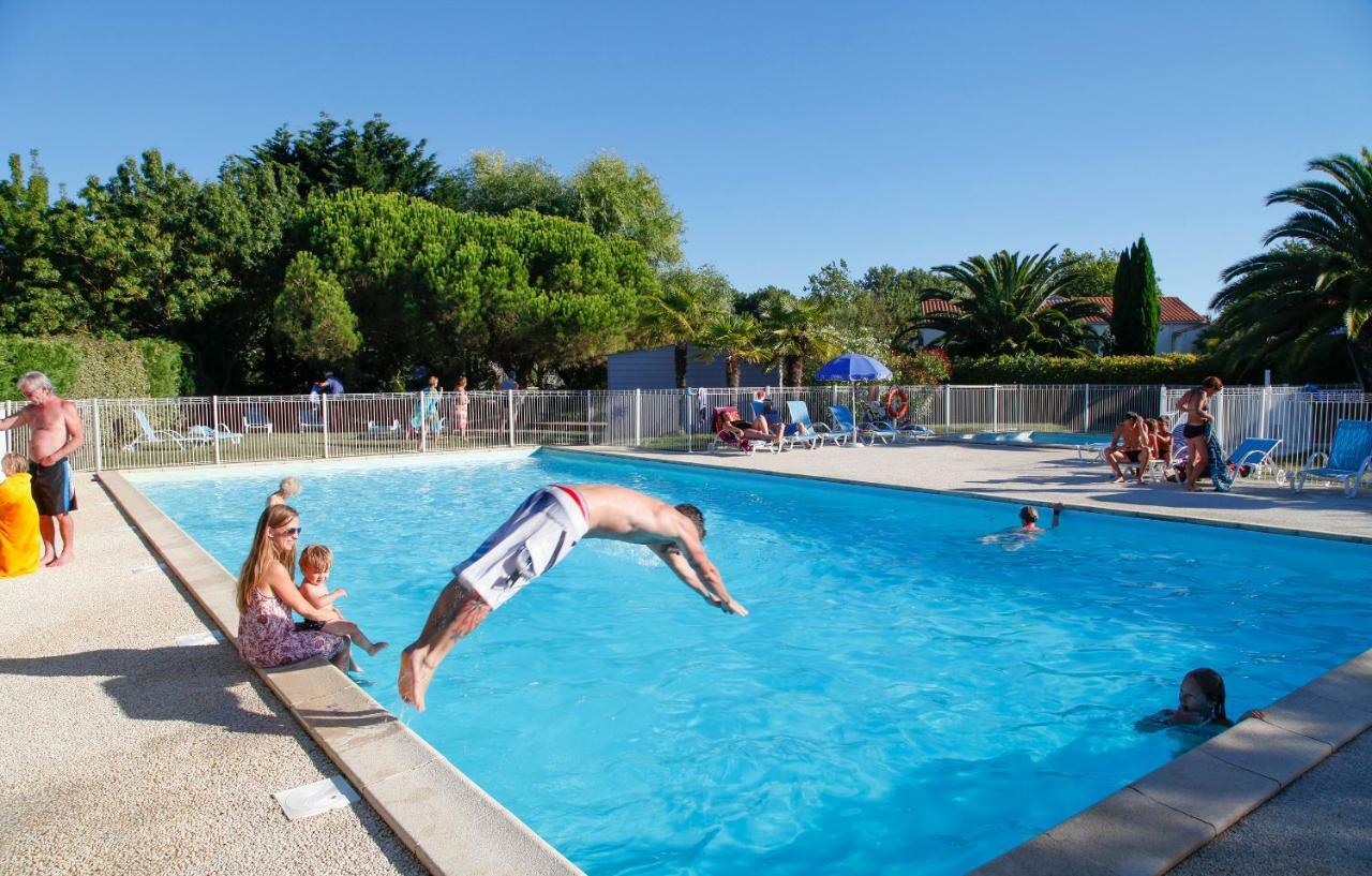 Résidence Odalys Le Village des Amareyeurs Le Château-dʼOléron Exterior foto