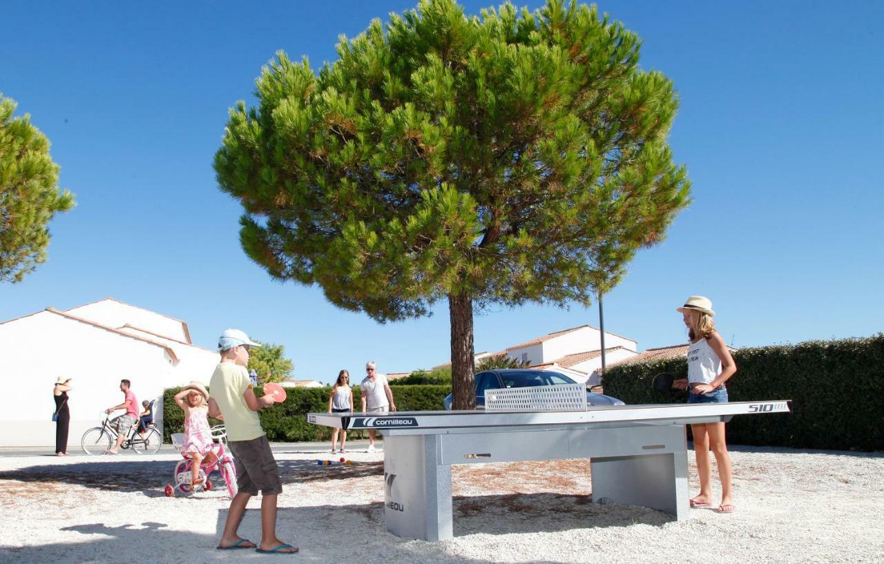 Résidence Odalys Le Village des Amareyeurs Le Château-dʼOléron Exterior foto